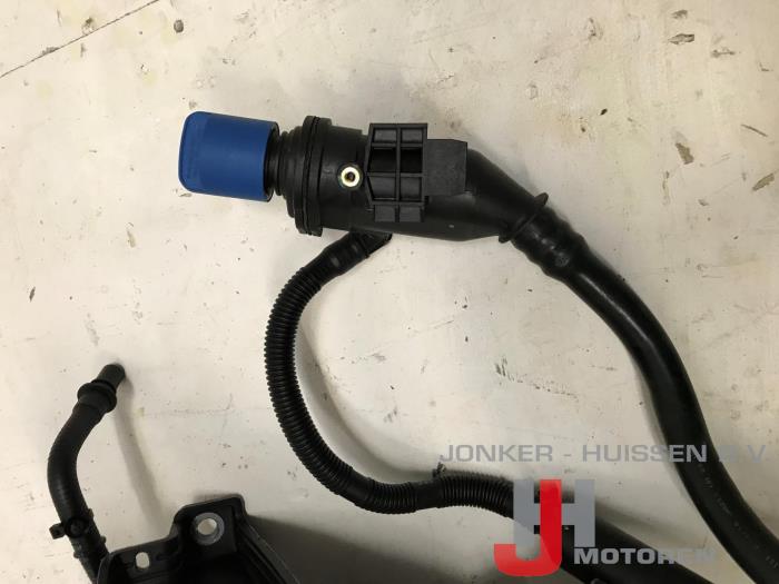Adblue tank Volkswagen Passat DFH - Fotoğraf 4