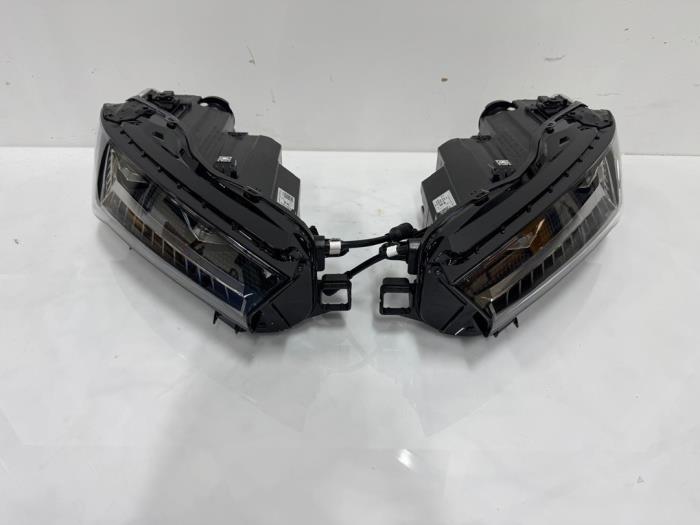 Koplampset links+rechts Skoda Superb