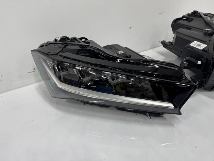 Koplamp rechts Skoda Superb