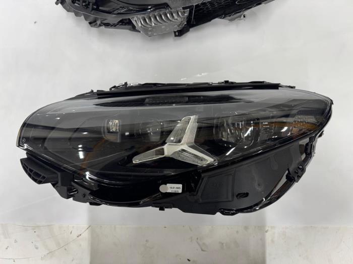 Koplamp links Mercedes CLA