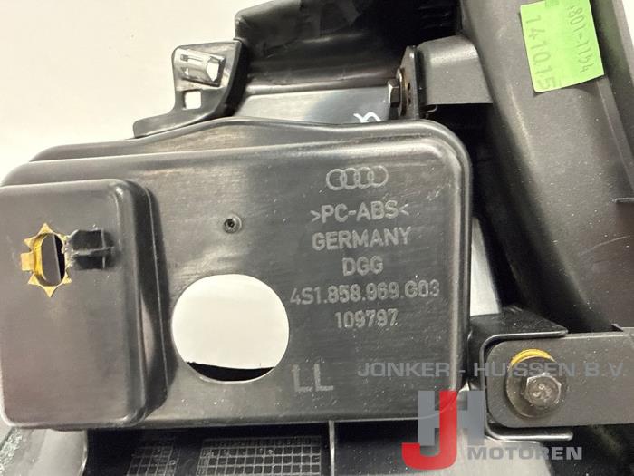 Dashboard sierlijst Audi R8 - Fotoğraf 4