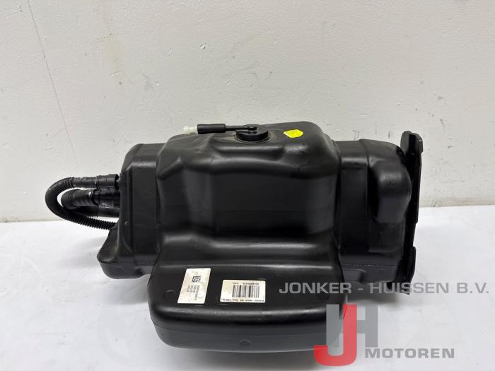 Adblue tank Iveco New Daily F1CFL411B - Fotoğraf 2