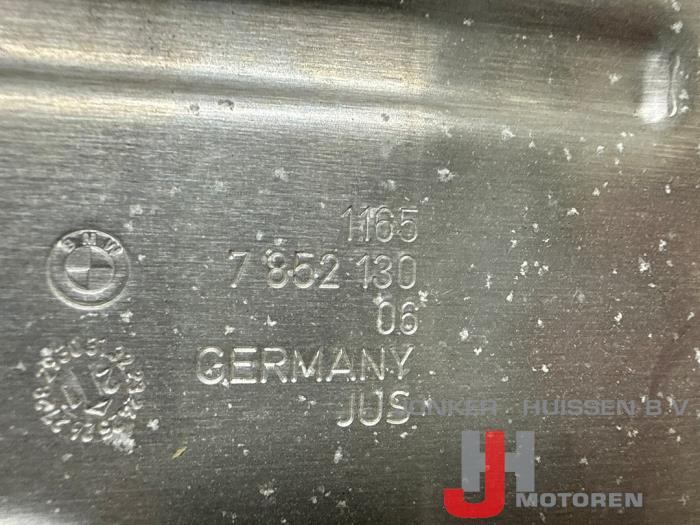 Afdekplaat motor BMW M5 S63B44B - Foto 2
