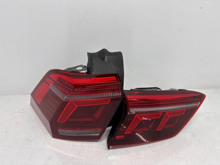 Achterlicht links Volkswagen Tiguan