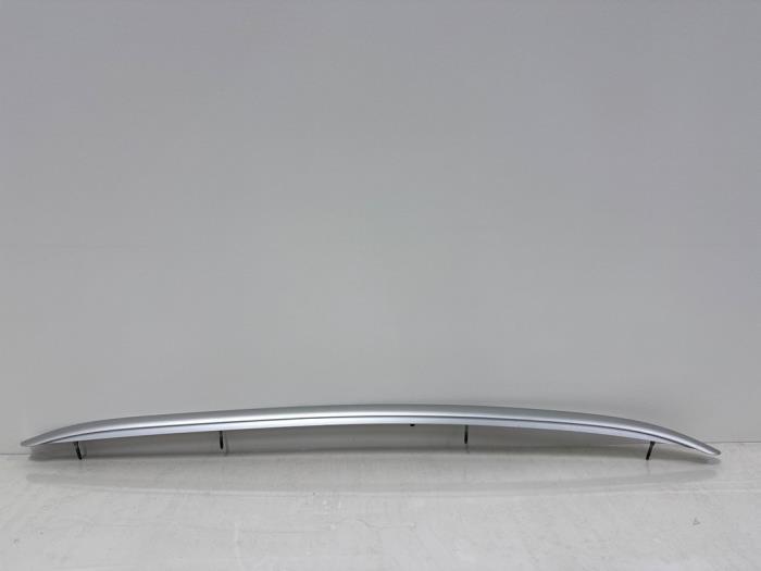 Dakrail links Audi RSQ3