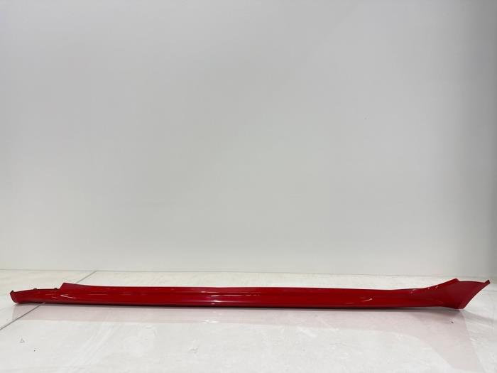 Zijskirt links Audi RSQ3