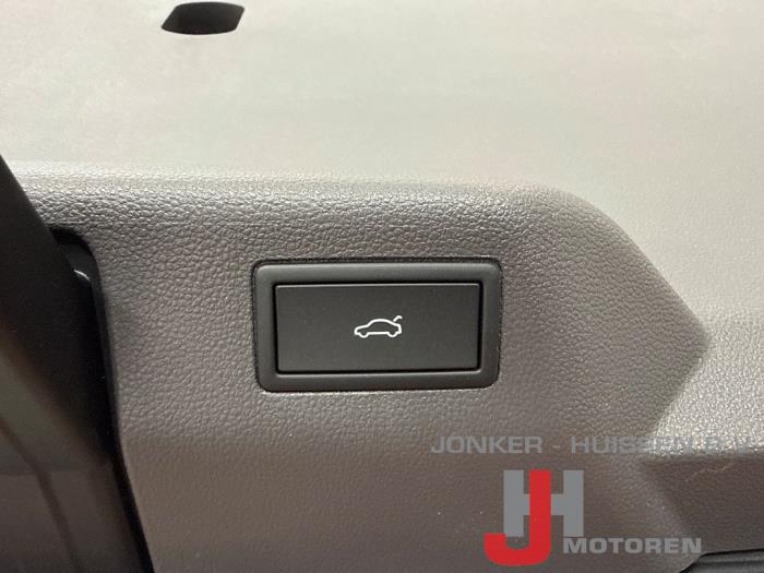 Achterklep Volkswagen Multivan T7 - Fotoğraf 5