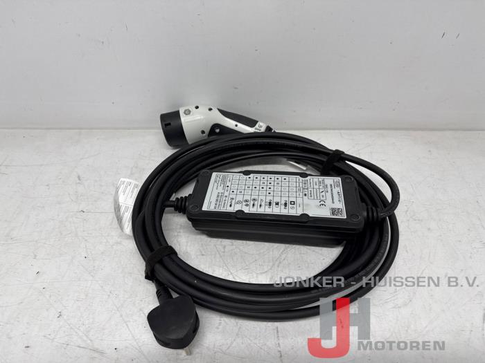 Oplaadkabel elektrische auto Mercedes EQS - Fotoğraf 4