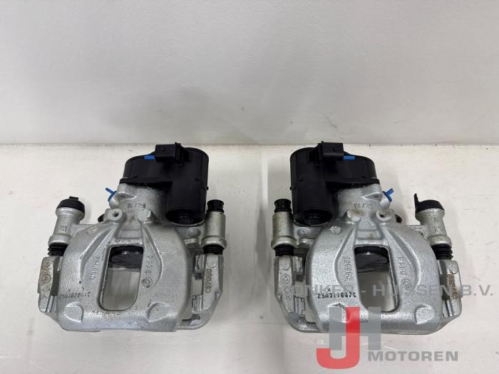 Remklauw set Mercedes eSprinter - Photo 2