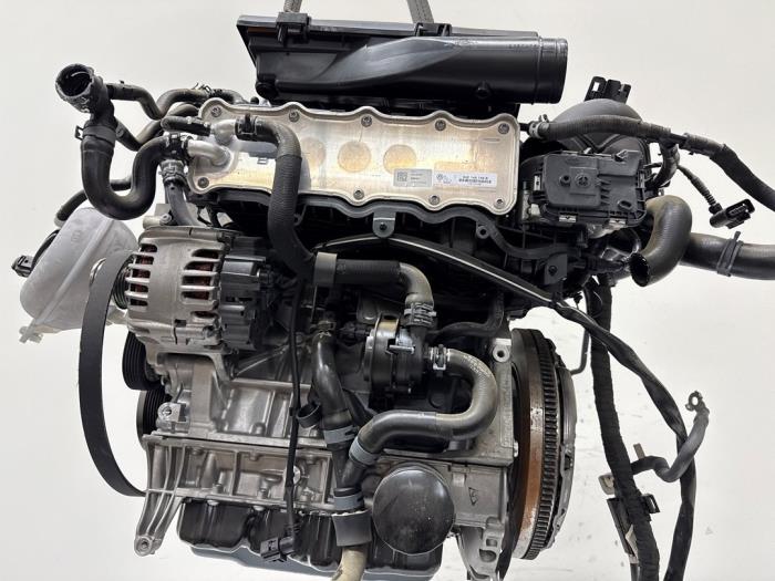 Motor Volkswagen Golf