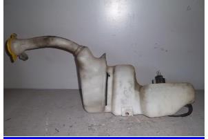 Gebruikte Ruitensproeiertank voor Ford Galaxy (WGR) 2.0 CL,GLX SEFI Prijs € 12,00 Margeregeling aangeboden door Hans Auto Onderdelen