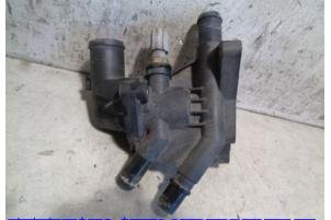 Gebruikte Thermostaathuis Ford Focus 3 1.0 Ti-VCT EcoBoost 12V 100 Prijs € 15,00 Margeregeling aangeboden door Hans Auto Onderdelen