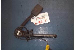 Gebruikte Gordelspanner rechts Ford Fiesta 4 1.25 16V Prijs € 12,00 Margeregeling aangeboden door Hans Auto Onderdelen