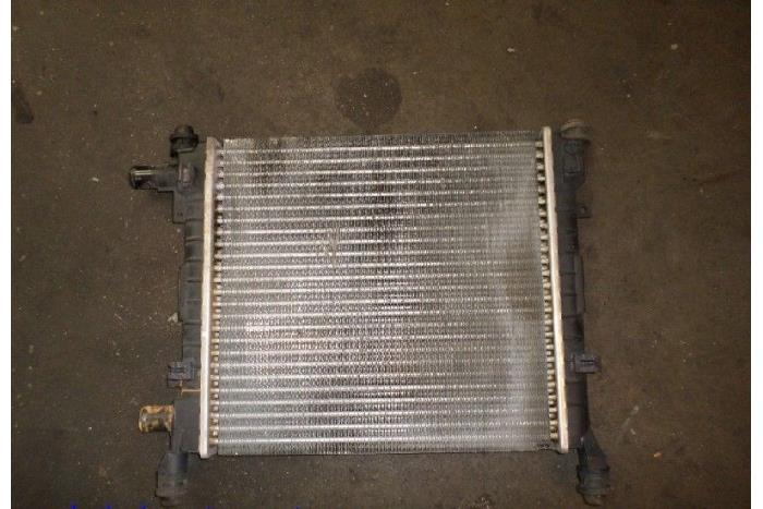 Gebruikte Radiateur Ford Ka I 1.3i Prijs € 25,00 Margeregeling aangeboden door Hans Auto Onderdelen