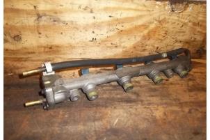 Gebruikte Common rail (Injectie) Ford Fiesta 4 1.25 16V Prijs € 30,00 Margeregeling aangeboden door Hans Auto Onderdelen