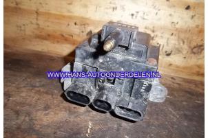Gebruikte Bobine Renault Megane Classic (LA) 1.4i RL,RN Prijs € 15,00 Margeregeling aangeboden door Hans Auto Onderdelen