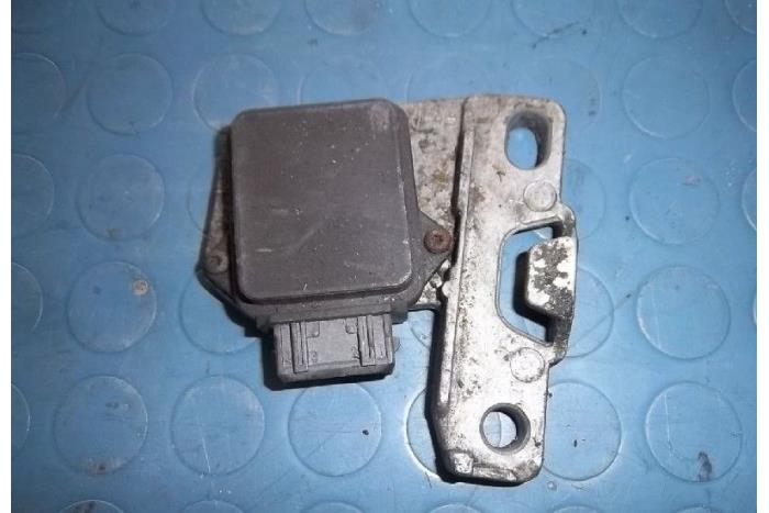 Ontstekingsmodule van een Opel Corsa B (73/78/79) 1.4i Swing,Joy,Sport,GLS 1993