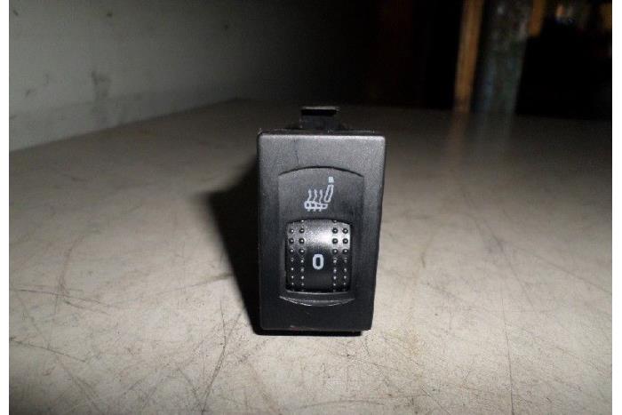 Gebruikte Schakelaar Seat Alhambra (7V8/9) 1.9 TDi 115 Prijs € 10,00 Margeregeling aangeboden door Hans Auto Onderdelen
