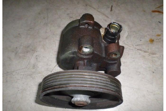 Gebruikte Servopomp Renault Clio (B/C57/357/557/577) 1.8 RSi Kat. Prijs € 25,00 Margeregeling aangeboden door Hans Auto Onderdelen