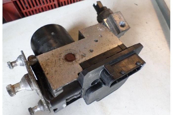 Gebruikte ABS Pomp Mercedes A (W168) 1.6 A-160 Prijs € 30,00 Margeregeling aangeboden door Hans Auto Onderdelen