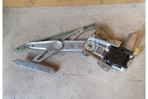 Gebruikte Raammechaniek 4Deurs links-voor Toyota Yaris (P1) 1.0 16V VVT-i Prijs € 27,00 Margeregeling aangeboden door Hans Auto Onderdelen