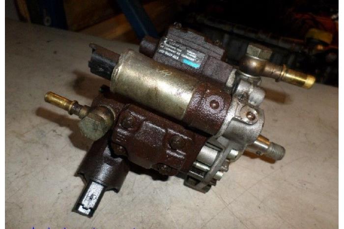 Gebruikte Dieselpomp Ford Fiesta 5 (JD/JH) 1.4 TDCi Prijs € 105,00 Margeregeling aangeboden door Hans Auto Onderdelen