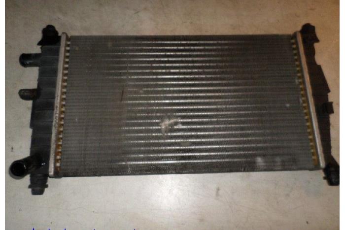 Gebruikte Radiateur Ford Fiesta 3 1.3 i,Classic Prijs € 25,00 Margeregeling aangeboden door Hans Auto Onderdelen