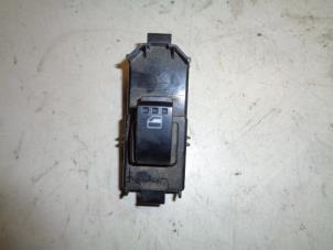 Gebruikte Elektrisch Raam Schakelaar Daihatsu Sirion 2 (M3) 1.0 12V DVVT Prijs € 6,00 Margeregeling aangeboden door Hans Auto Onderdelen