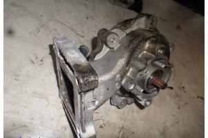 Gebruikte Waterpomp Ford Mondeo III Wagon 2.0 TDCi 130 16V Prijs € 30,00 Margeregeling aangeboden door Hans Auto Onderdelen