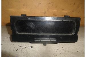 Gebruikte Display Interieur Renault Megane II (LM) 1.4 16V 98 Prijs € 21,00 Margeregeling aangeboden door Hans Auto Onderdelen