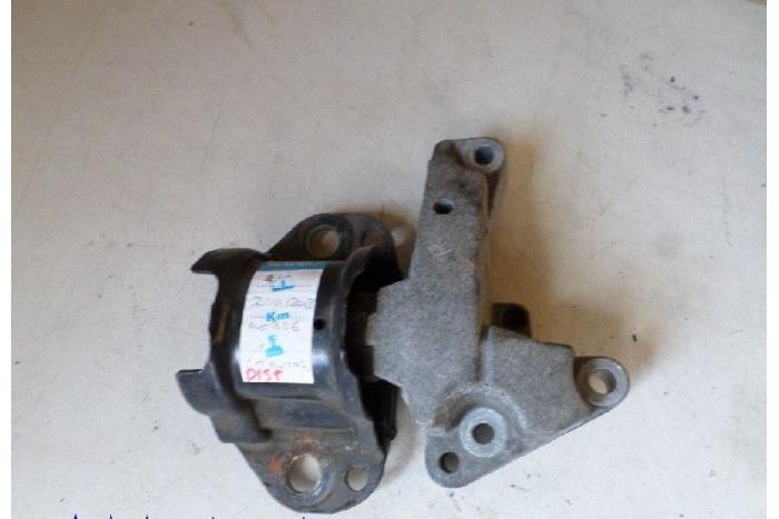Gebruikte Motorrubber Renault Clio II (BB/CB) 1.2 Societe Prijs € 15,00 Margeregeling aangeboden door Hans Auto Onderdelen