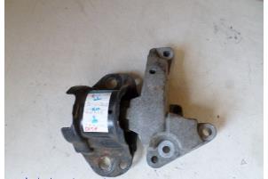 Gebruikte Motorsteun Renault Clio II (BB/CB) 1.2 Societe Prijs € 15,00 Margeregeling aangeboden door Hans Auto Onderdelen