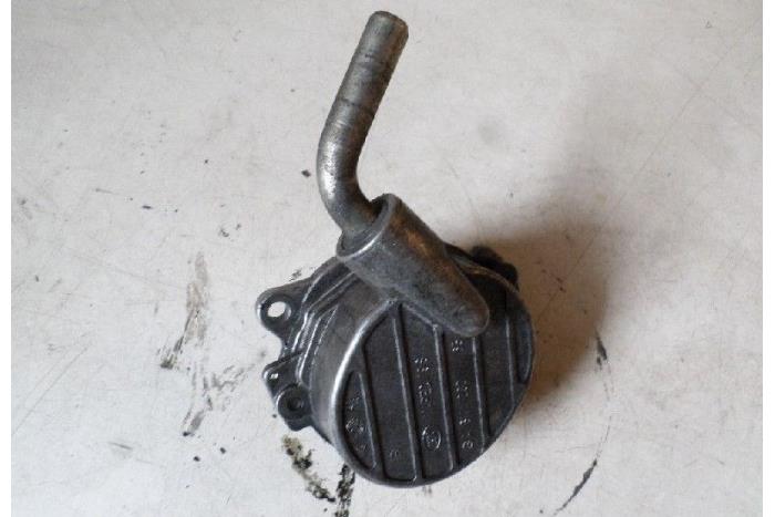 Gebruikte Vacuumpomp Rembekrachtiging Mercedes E (W210) 2.2 E-200 CDI 16V Prijs € 25,00 Margeregeling aangeboden door Hans Auto Onderdelen