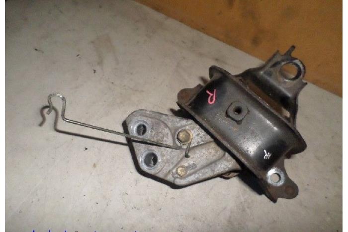Gebruikte Motorrubber Toyota Yaris (P1) 1.0 16V VVT-i Prijs € 15,00 Margeregeling aangeboden door Hans Auto Onderdelen