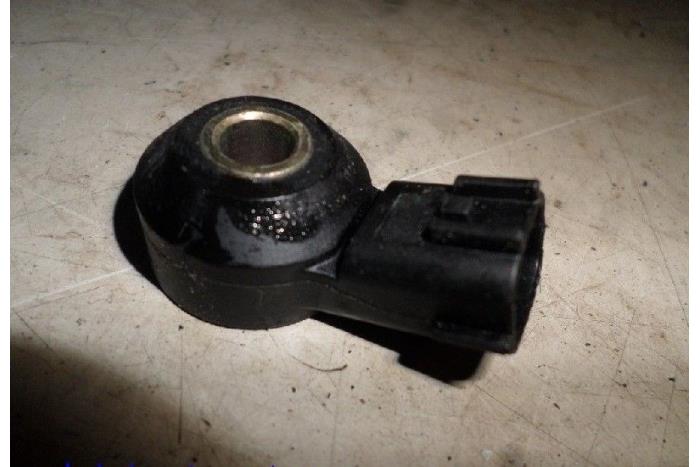 Pingelsensor van een Nissan Almera (N16) 1.8 16V 2000