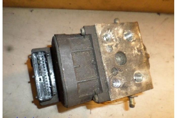 Gebruikte ABS Pomp Peugeot 406 Coupé (8C) 2.9 V6 24V Prijs € 30,00 Margeregeling aangeboden door Hans Auto Onderdelen