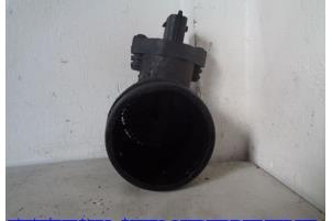 Gebruikte Luchthoeveelheidsmeter Opel Zafira (F75) 2.0 DTI 16V Prijs € 15,00 Margeregeling aangeboden door Hans Auto Onderdelen