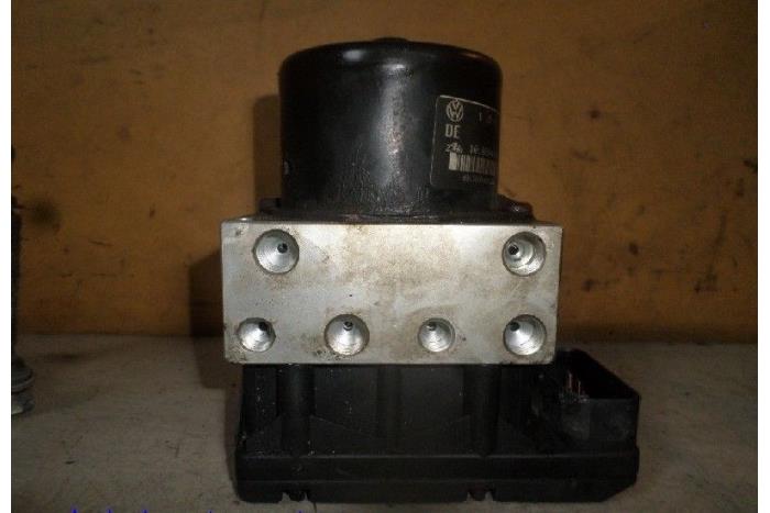 Gebruikte ABS Pomp Volkswagen Golf IV (1J1) 1.9 SDI Prijs € 25,00 Margeregeling aangeboden door Hans Auto Onderdelen