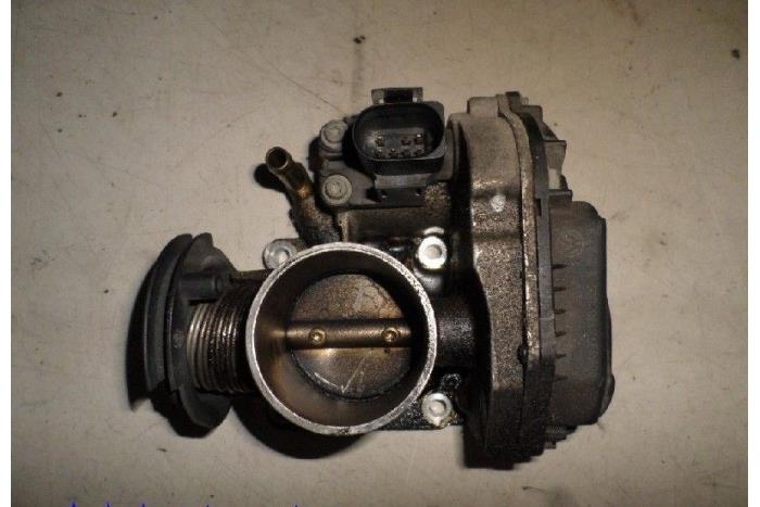 Gebruikte Gasklephuis Volkswagen Polo III (6N1) 1.6i 75 Prijs € 15,00 Margeregeling aangeboden door Hans Auto Onderdelen