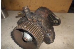 Gebruikte Dieselpomp Renault Megane II (BM/CM) 1.5 dCi 105 Prijs € 90,00 Margeregeling aangeboden door Hans Auto Onderdelen