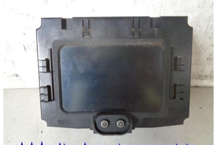 Gebruikte Display Interieur Opel Zafira (F75) 2.0 DTI 16V Prijs € 25,00 Margeregeling aangeboden door Hans Auto Onderdelen
