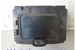 Gebruikte Display Interieur Opel Zafira (F75) 2.0 DTI 16V Prijs € 21,00 Margeregeling aangeboden door Hans Auto Onderdelen