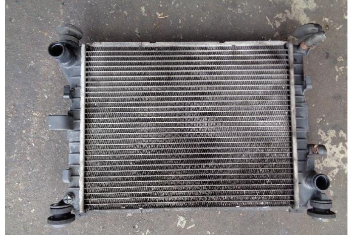 Gebruikte Radiateur Ford Focus 1 1.6 16V Prijs € 25,00 Margeregeling aangeboden door Hans Auto Onderdelen