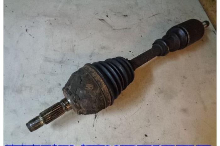 Gebruikte Aandrijfas links-voor Peugeot 205 II (20A/C) 1.4 Prijs € 25,00 Margeregeling aangeboden door Hans Auto Onderdelen
