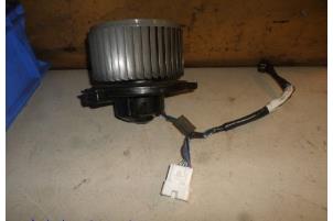 Gebruikte Chaufage Ventilatiemotor Toyota Yaris (P1) 1.3 16V VVT-i Prijs € 18,00 Margeregeling aangeboden door Hans Auto Onderdelen