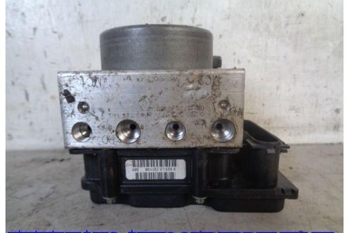 Gebruikte ABS Pomp Renault Clio III (BR/CR) 1.5 dCi 105 FAP Prijs € 20,00 Margeregeling aangeboden door Hans Auto Onderdelen