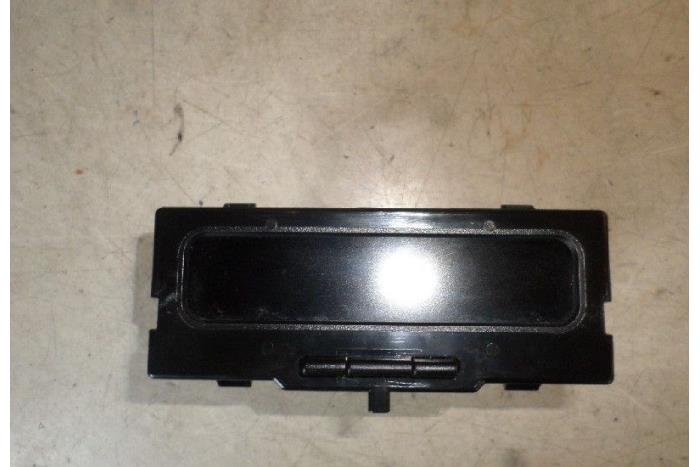 Gebruikte Display Interieur Renault Clio II (BB/CB) 1.4 16V Prijs € 20,00 Margeregeling aangeboden door Hans Auto Onderdelen