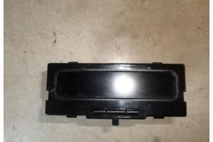 Gebruikte Display Interieur Renault Clio II (BB/CB) 1.4 16V Prijs € 18,00 Margeregeling aangeboden door Hans Auto Onderdelen