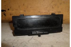 Gebruikte Display Interieur Renault Clio II (BB/CB) 1.6 16V Prijs € 15,00 Margeregeling aangeboden door Hans Auto Onderdelen