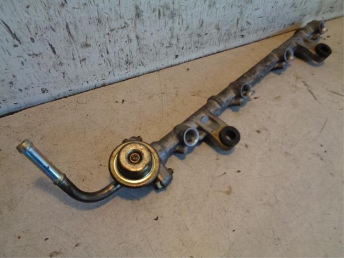 Gebruikte Injector brug Daihatsu YRV (M2) 1.3 16V DVVT Prijs € 15,00 Margeregeling aangeboden door Hans Auto Onderdelen